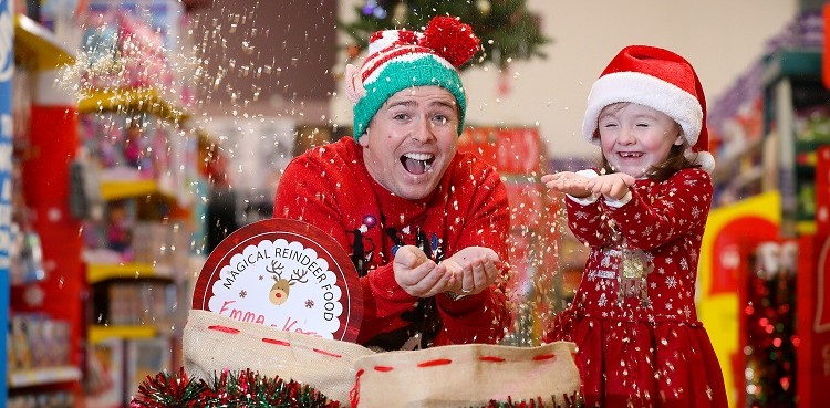 brian-ormond-emma-kate-kelly-ogrady-4-from-straffan-launch-tescos-reindeer-food-for-temple-street