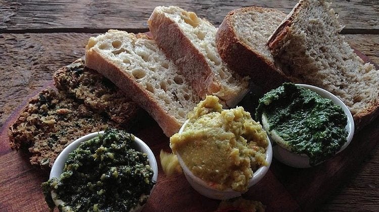breads-with-dips-2