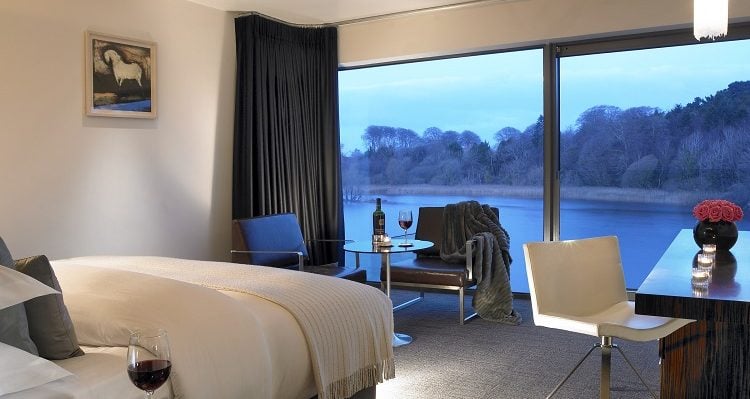 Crimson Deluxe Room Ice house hotel