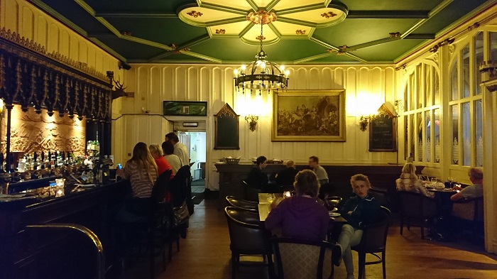 More than a Shining Armour: Knights Bat at Clontarf Castle Hotel, Clontarf – Bar Review [July Edition]