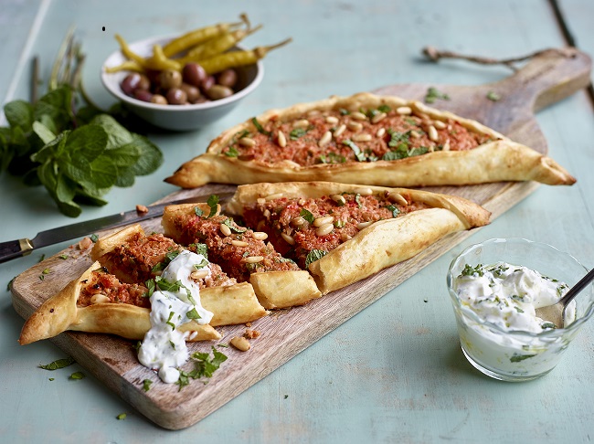 TastyEasy Lamb Pides with Tomatoes and Yogurt Dressing