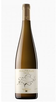 Three Wines with Inspiring Real-Life Love Stories to Break the Ice this Weekend 