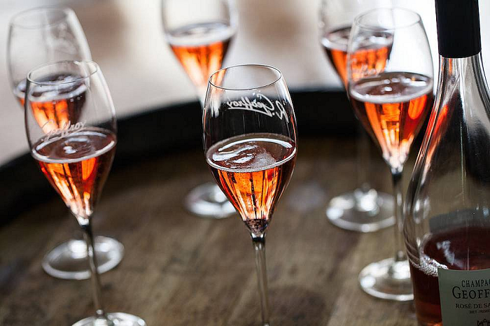 How to Win at Choosing Wine on a Date – A Sommelier's Guide to Do’s and Don’ts